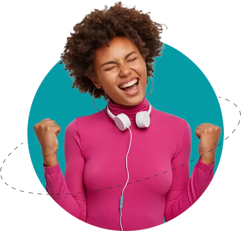 Equipe analisando resultados de pesquisa de satisfação na plataforma Webli